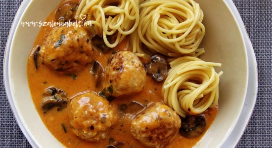 Bakonyi húsgombóc erdei gombával