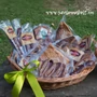Kép 1/3 - nagy-ajandekcsomag-fonottkosarban-7kg